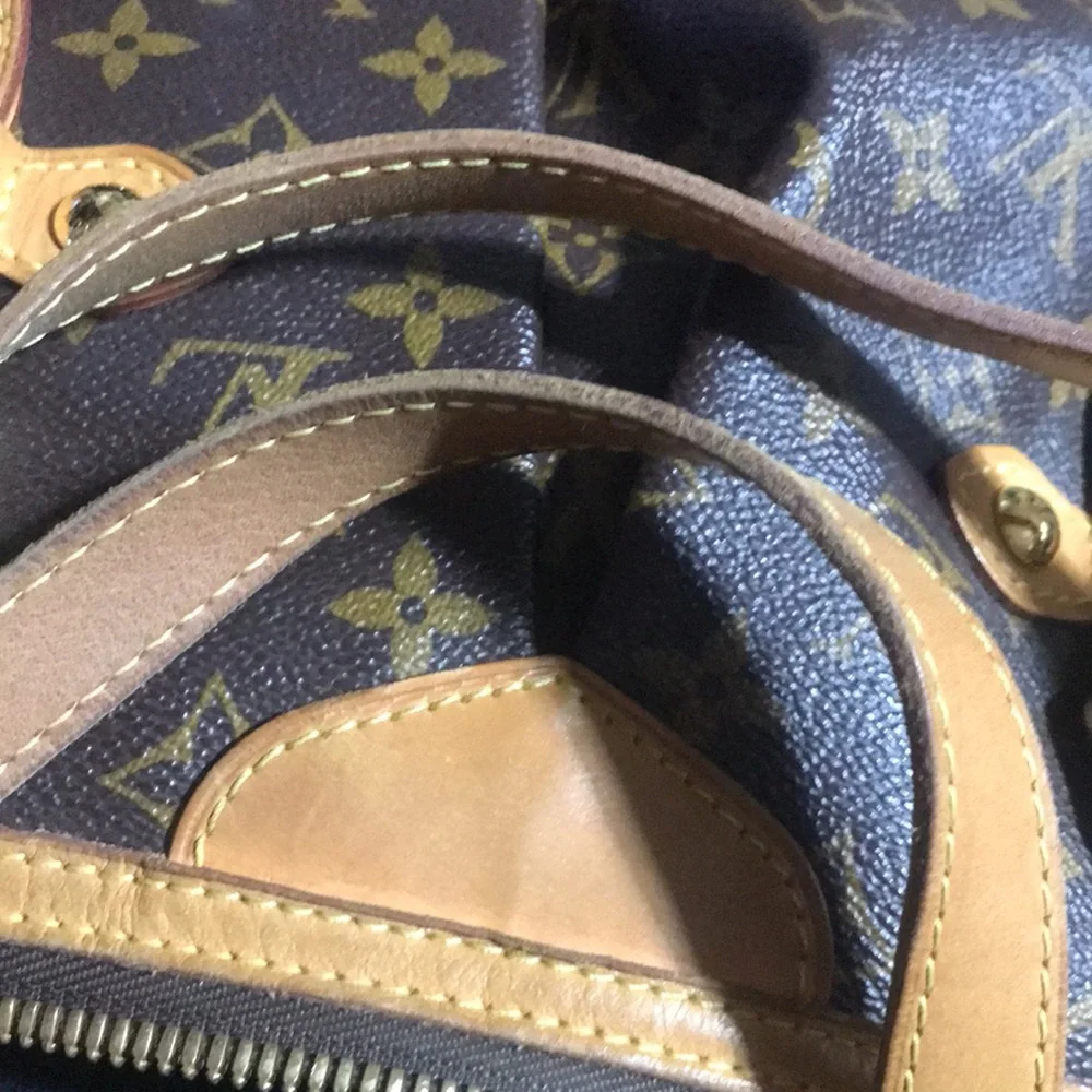 ✨ ZIPPERED ✨ EXTRA LARGE LOUIS VUITTON TOTE - Picture 14 of 14